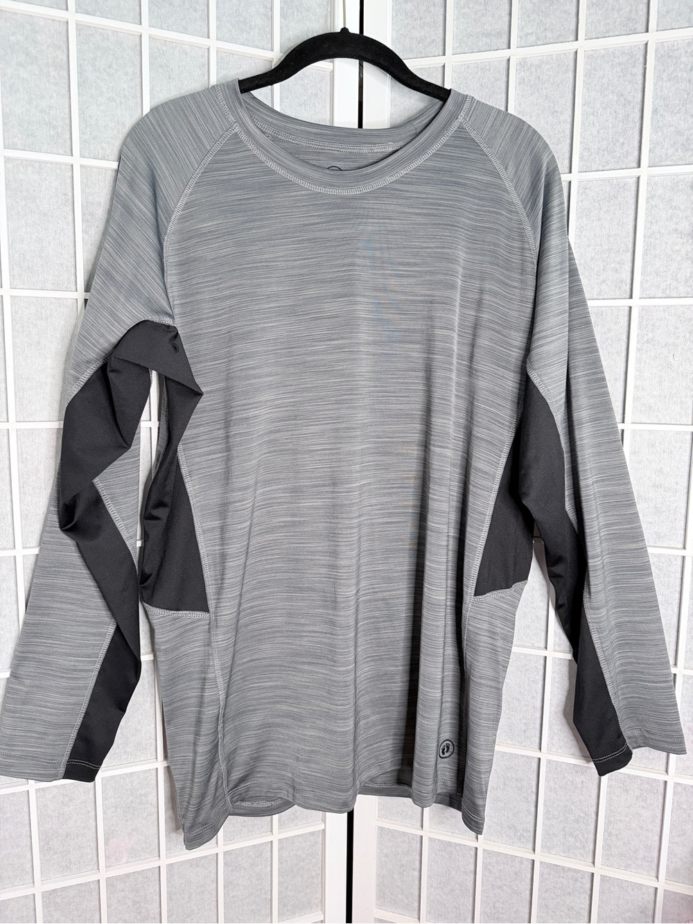 Hang Ten Gray Long-Sleeve Performance Tee with Black Panels